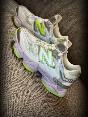 New Balance 9060 Women’s Size 8 - NEW!
